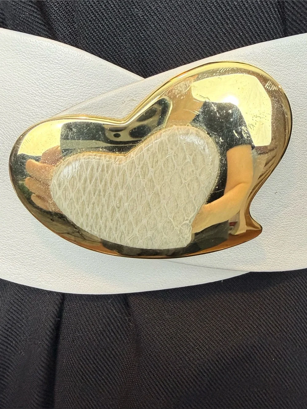 Jennifer Moore -Vintage women’s wide genuine leather belt heart gold buckle SZ S